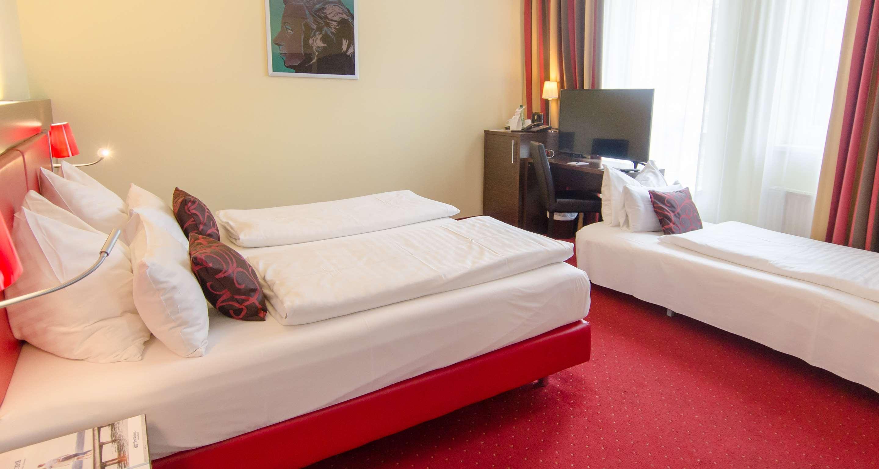 Western Plaza 4*