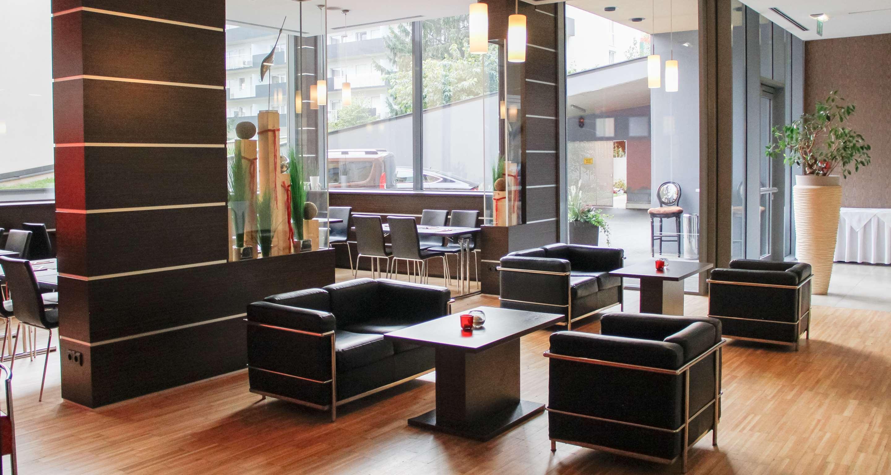Western Plaza 4*