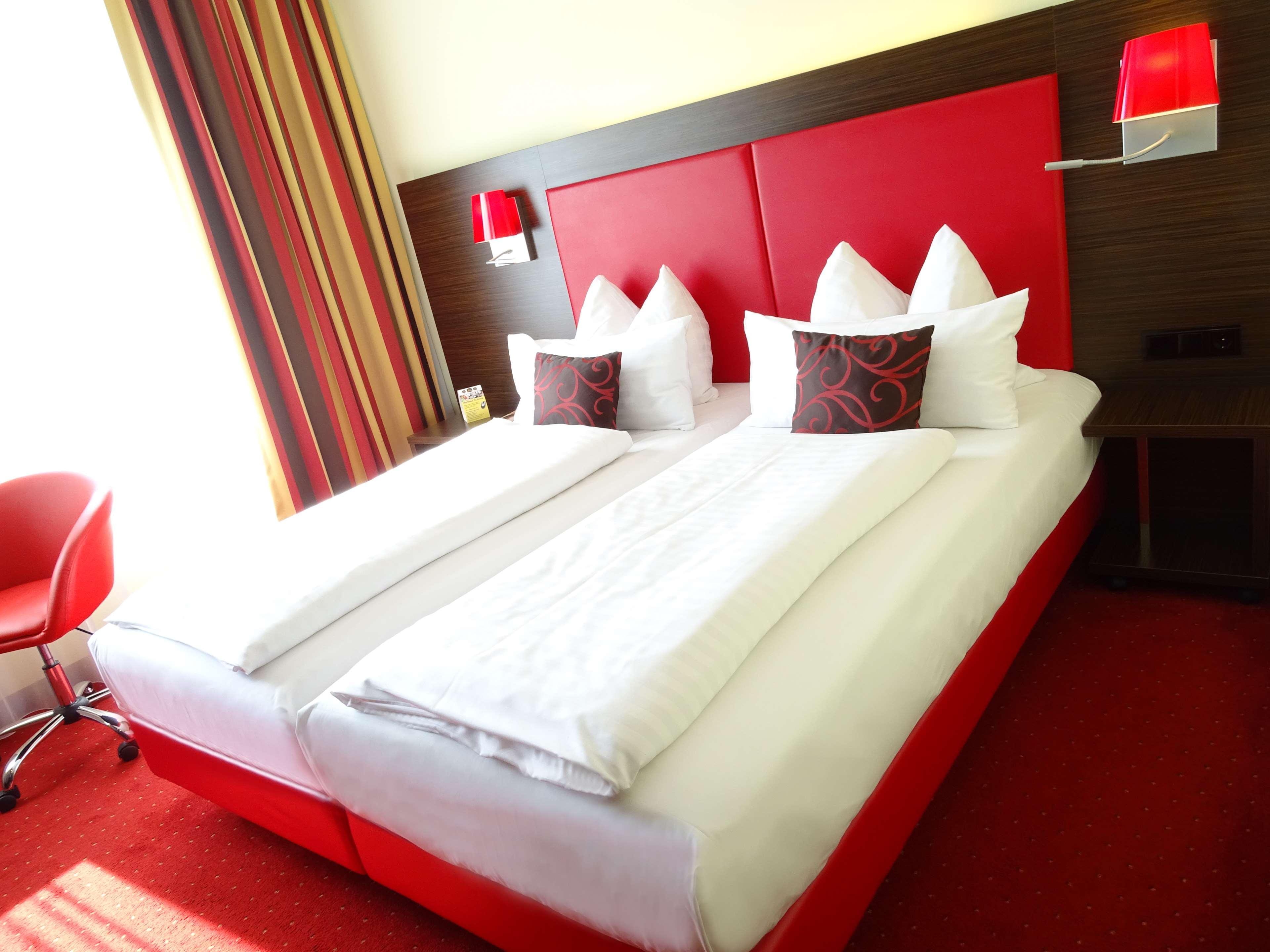 Hotel Western Plaza 4*
