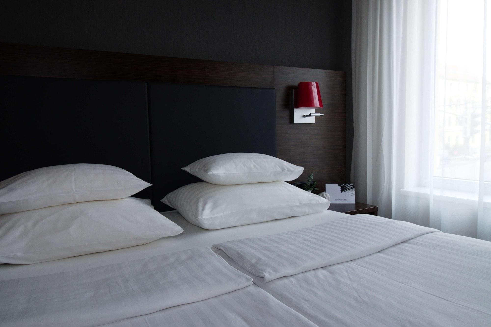 Western Plaza Hotel