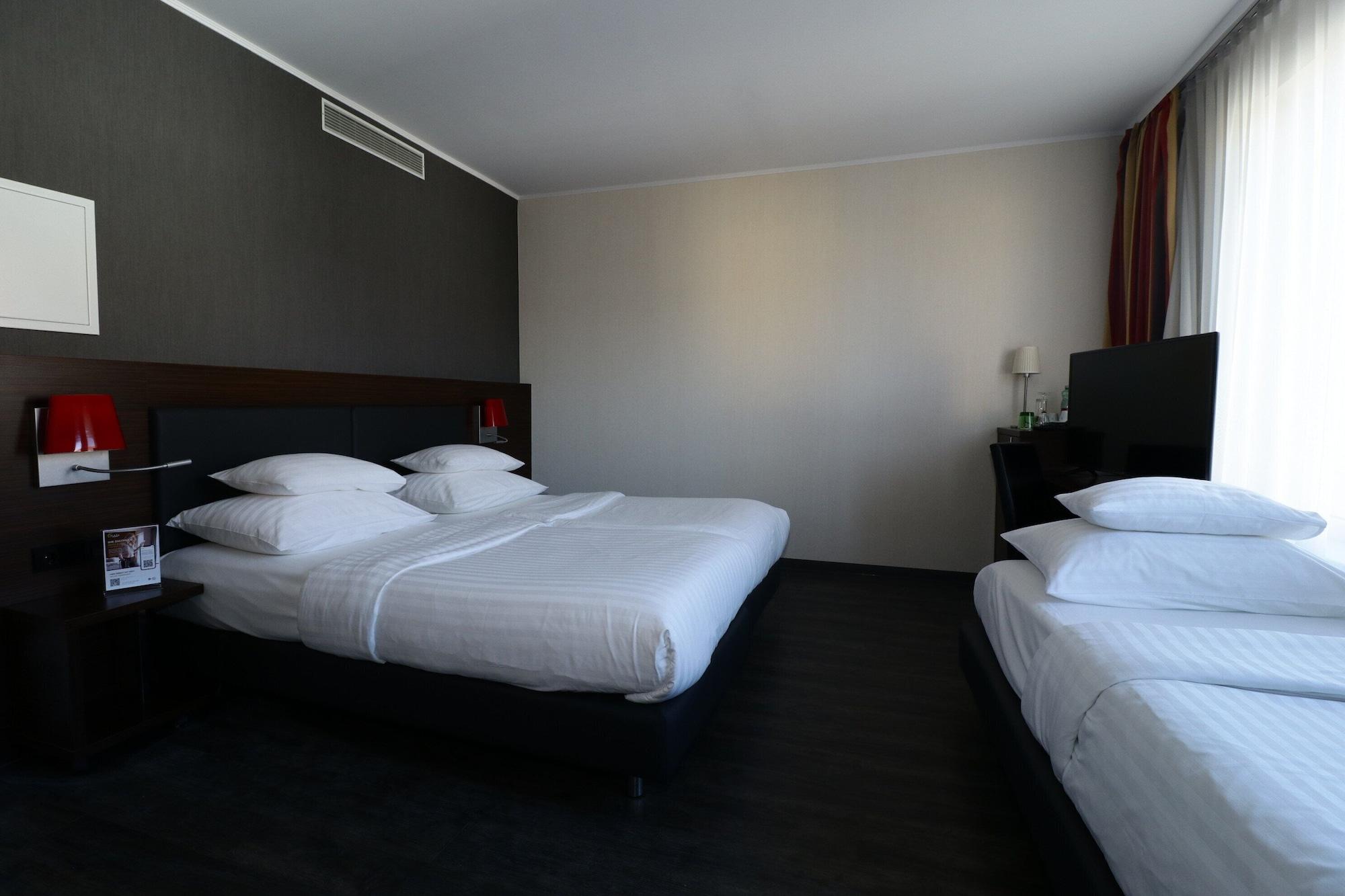 Western Plaza Hotel 4*