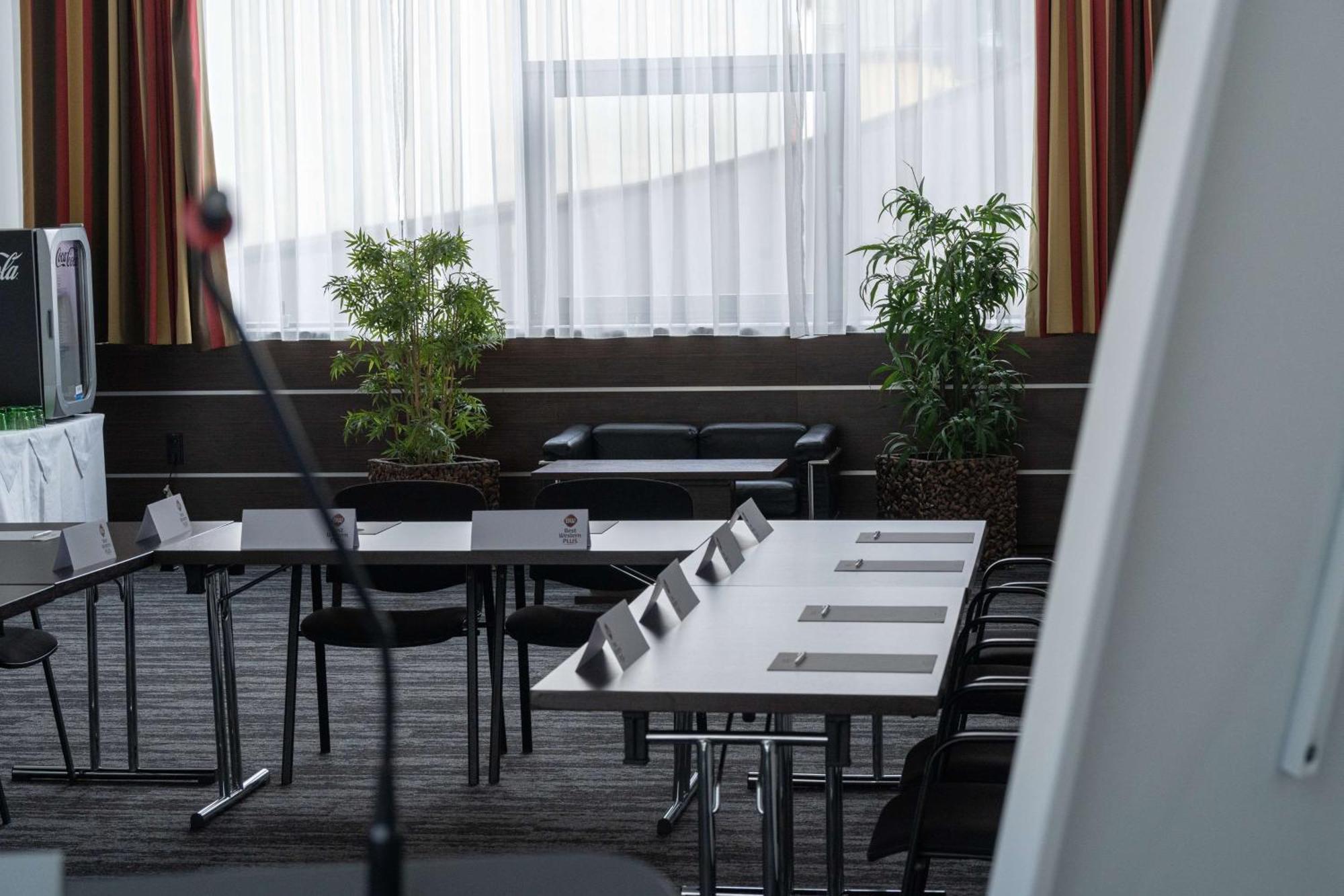 Hotel Western Plaza 4*